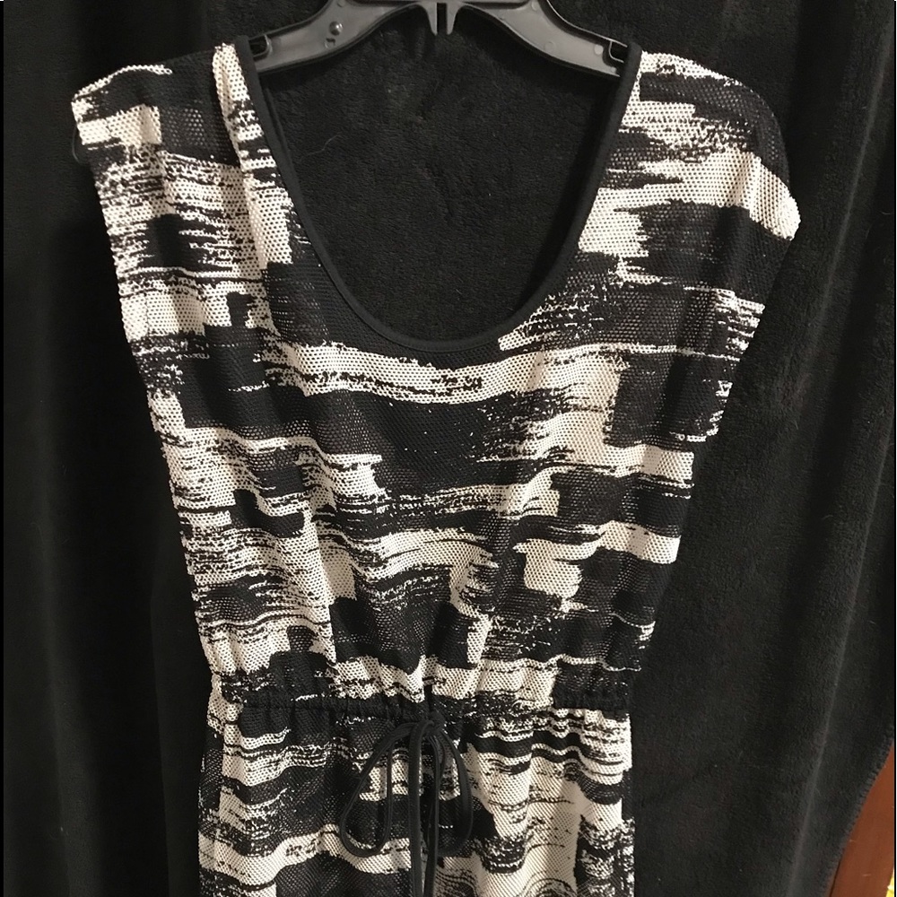 Black and white patterned dress